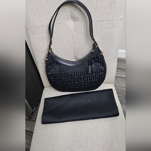 Givenchy handbag - Picture 1 of 7